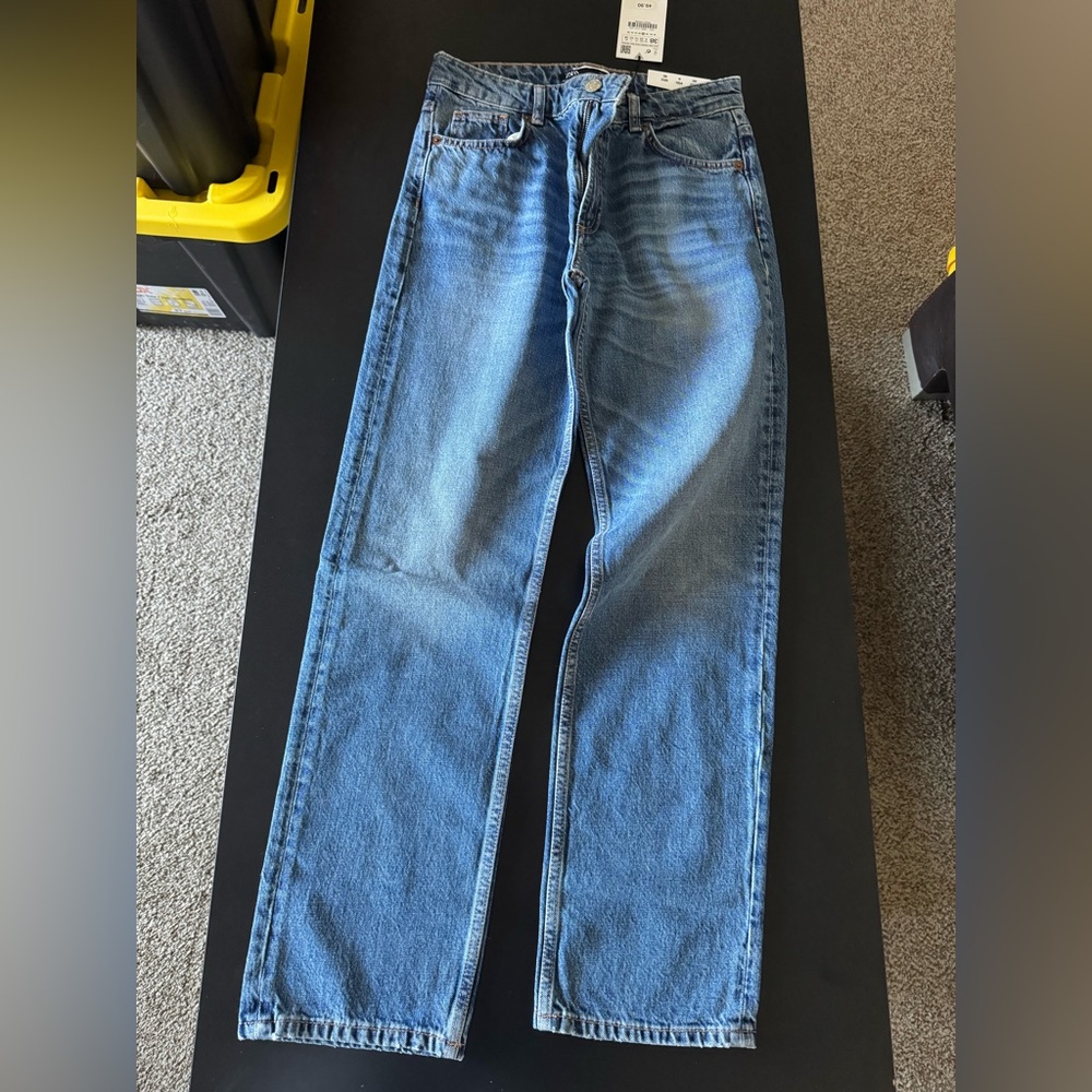 Zara women’s Straight Blue Jeans